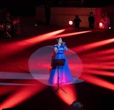 إطلالة إليسا وإنسانية آدم.. حديث السوشيل ميديا