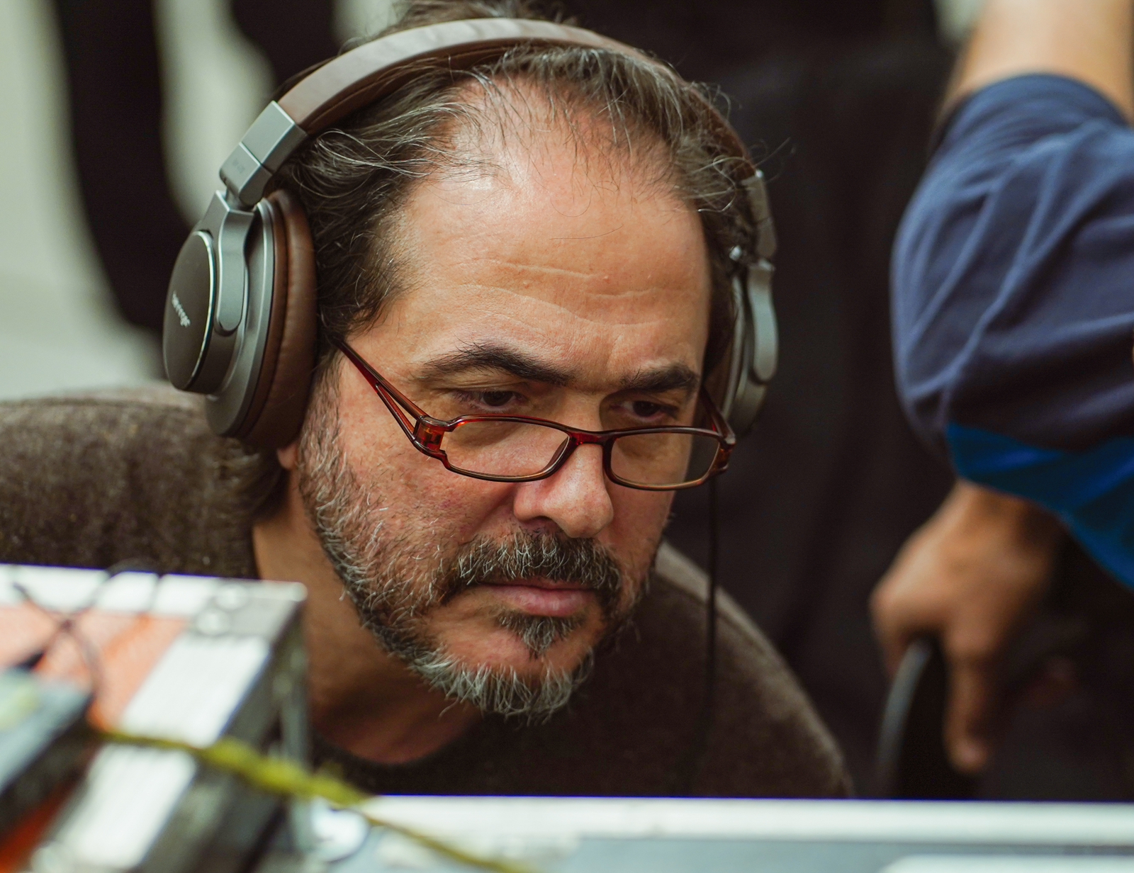 "تحت الرماد" ينطلق بكاميرا عامر فهد