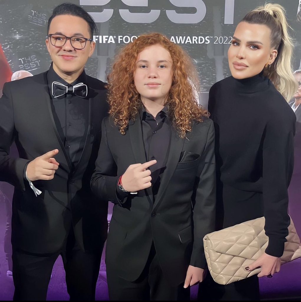 فيفا تكرم لاعبي "FIFA world cup 2022" وريدوان يقدم "The best" على المسرح