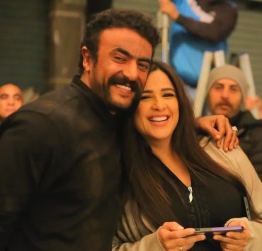 بهذه الكلمات.. أحمد العوضي يعايد زوجته بعيد الحب