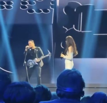 فيفا تكرم لاعبي "FIFA world cup 2022" وريدوان يقدم "The best" على المسرح