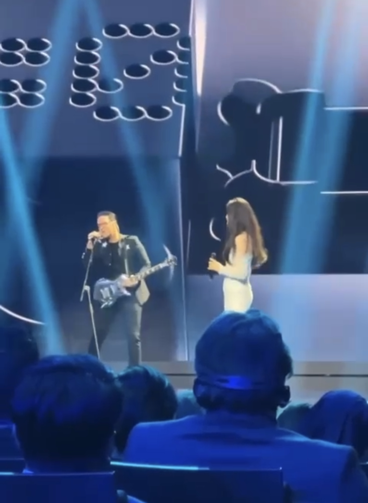 فيفا تكرم لاعبي "FIFA world cup 2022" وريدوان يقدم "The best" على المسرح