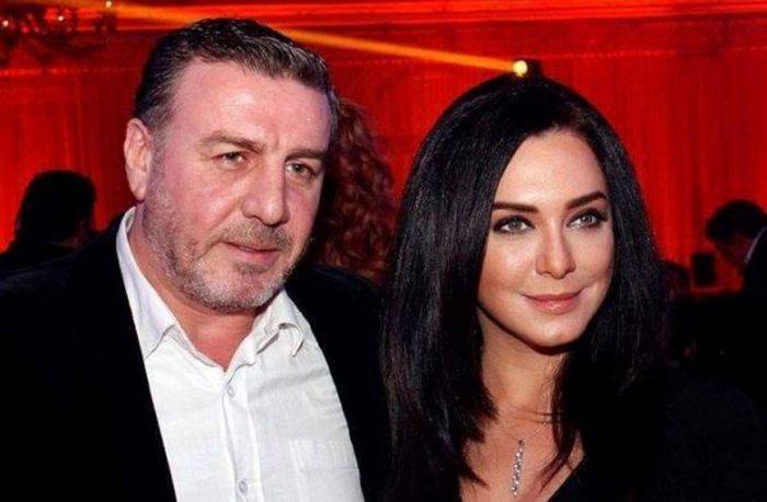 سلاف فواخرجي ووائل رمضان يتبرعان بمبلغ مادي للمتضررين