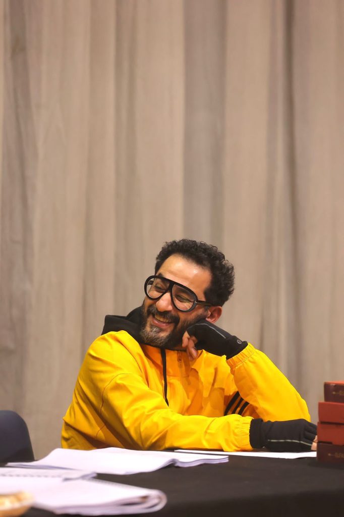 أحمد حلمي وصناع العمل المسرحي "ميمو" يواصلون البروفات