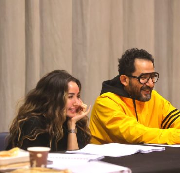 أحمد حلمي وصناع العمل المسرحي "ميمو" يواصلون البروفات