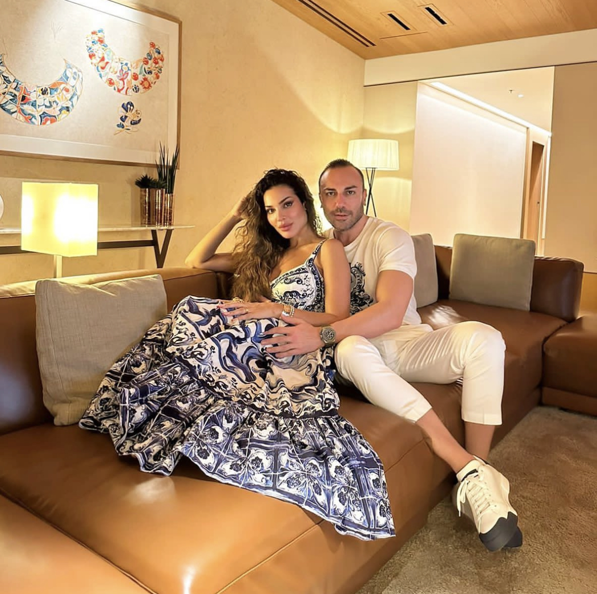 نادين نسيب نجيم بصورة رومانسية مع خطيبها نارينغ