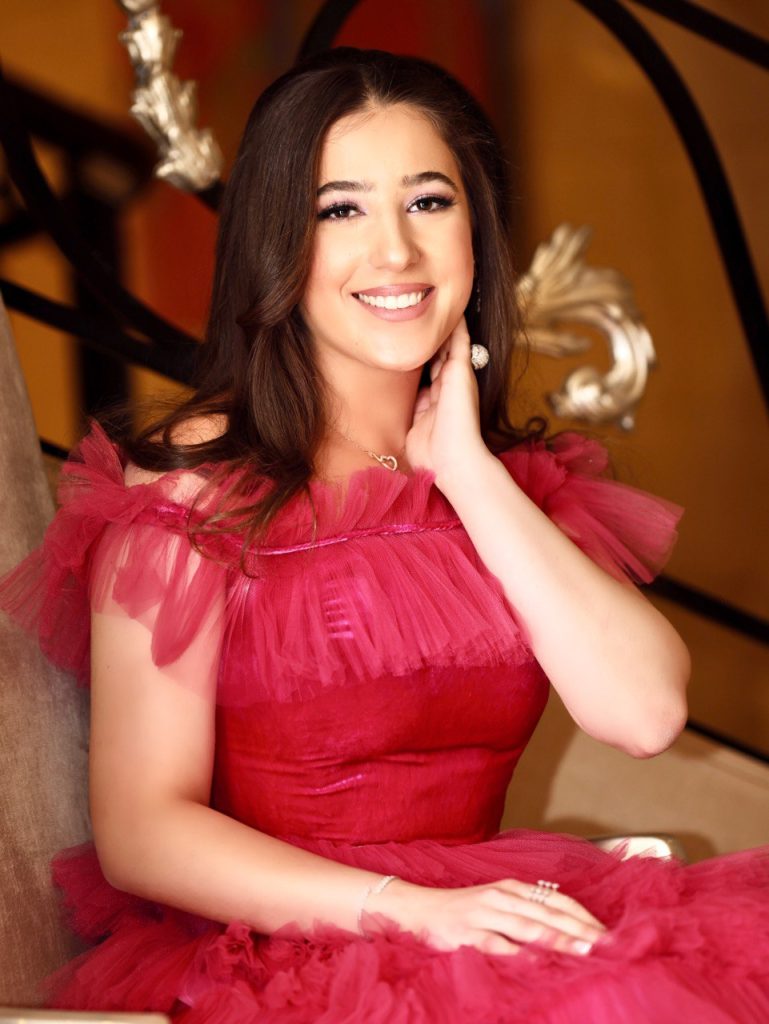 سوزان نجم الدين مكرمة من ابنتها في عيد الأم!