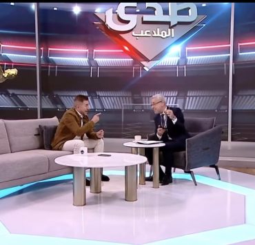 عابد فهد يهنّئ مصطفى الآغا على الهواء!