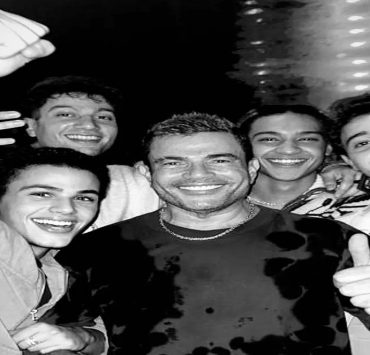 عمرو دياب يدعم نجله بعد ولوجه عالم الغناء