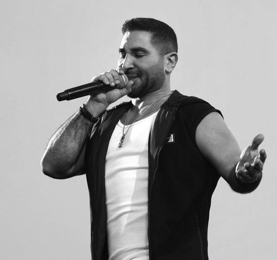 أحمد سعد أول فنان عربي يحتل هذه المكانة!