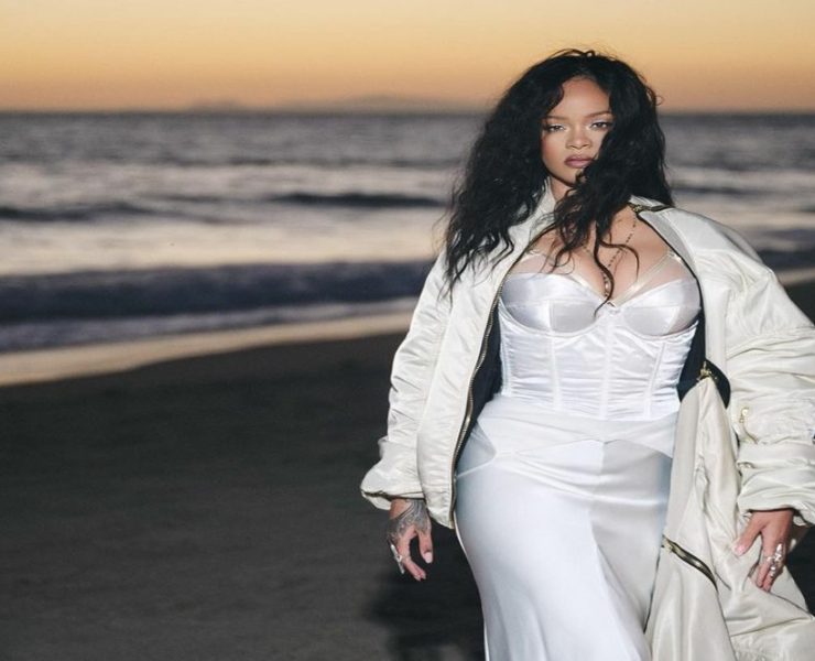 بعد أيام من اقتحام منزلها.. سيارة ريهانا الفارهة تتعرض للسرقة