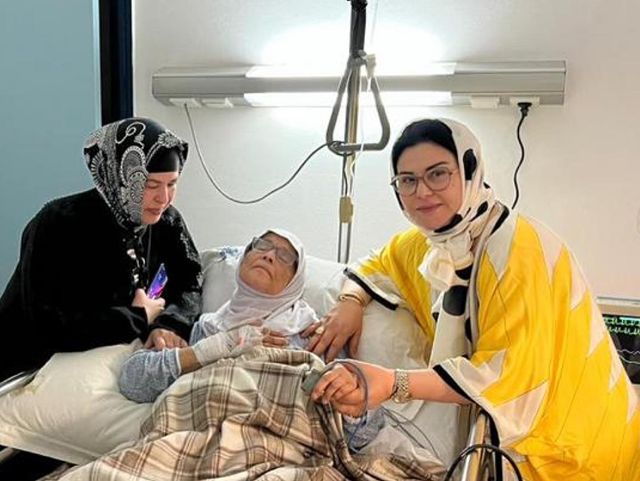 والدة لطيفة رأفت تتعرض لأزمة صحية والجمهور يتمنى لها الشفاء