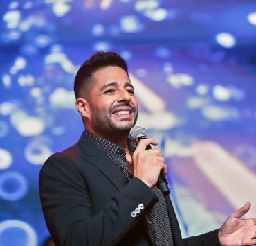 حماقي يلتقي جمهوره في مصر قبيل حفله بجدة
