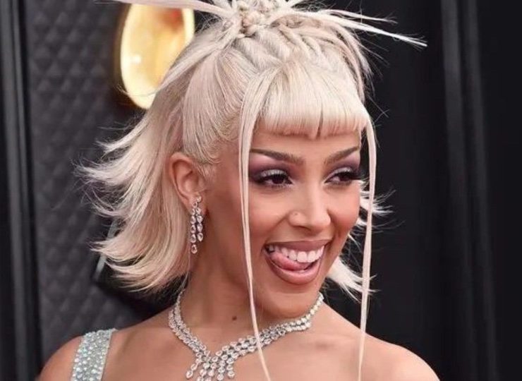 اعتمدت "الكفن".. نجمة عالمية تثير الجدل في حفل الـ"ميت غالا"-فيديو