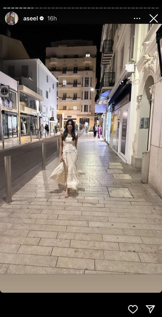 رغم إصابتها.. منى زكي تصل إلى "كان" وتتشارك مع جمهورها لحظات جميلة