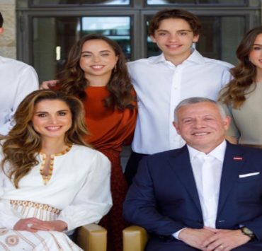 الملكة رانيا تشارك متابعيها تفاصيل إحياء ليلة حناء زفاف ابنها