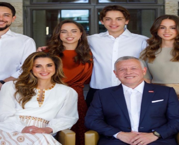 الملكة رانيا تشارك متابعيها تفاصيل إحياء ليلة حناء زفاف ابنها