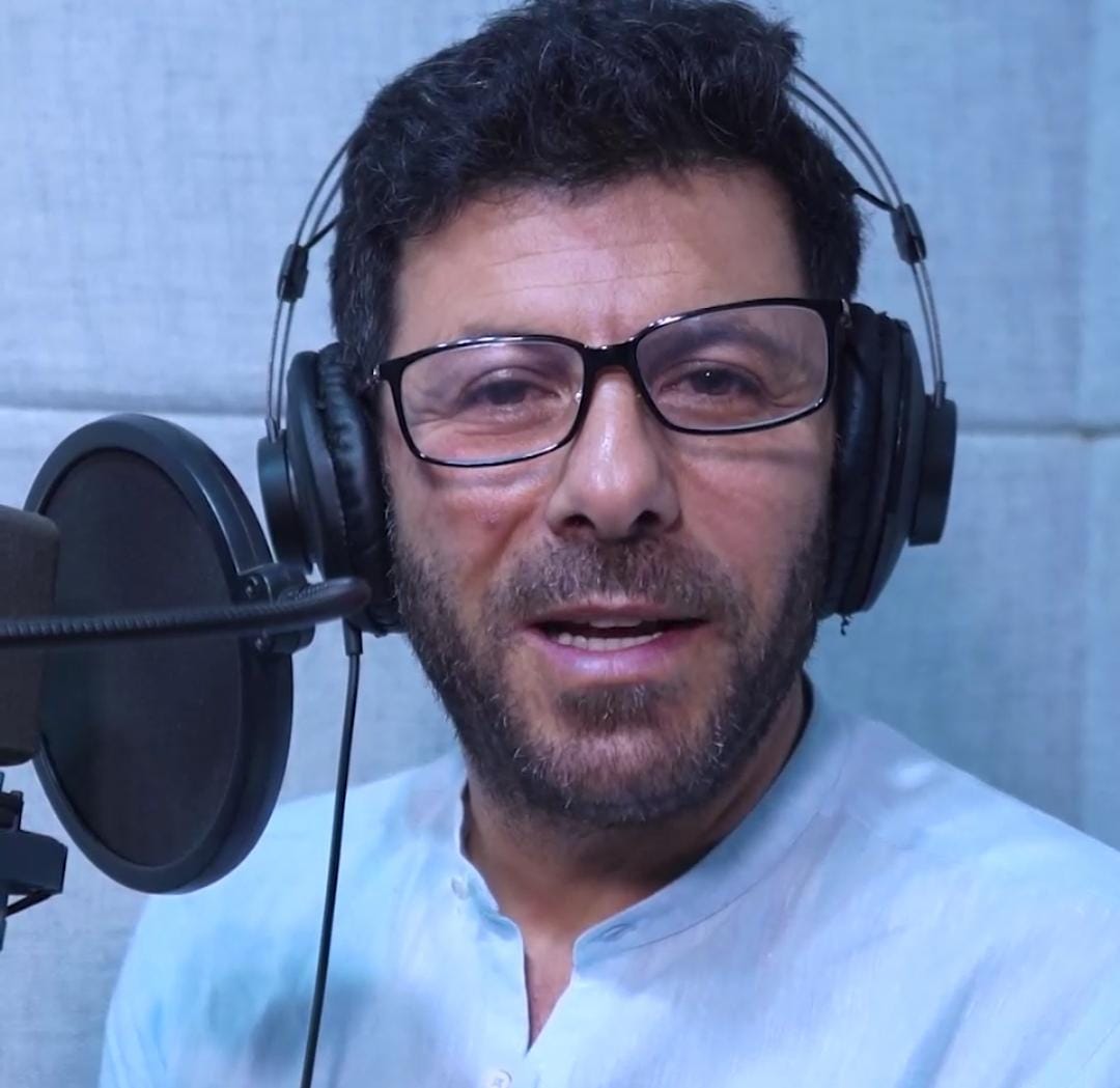 إياد نصار يعيد إحياء رائعة أحلام مستغانمي "ذاكرة الجسد" بكتاب صوتي