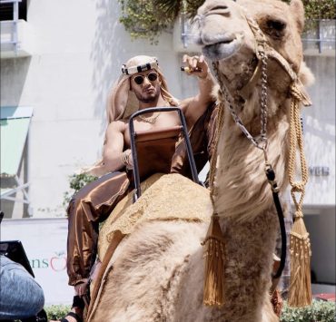 جمل عربي لأول مرة في شوارع ميامي.. والسبب محمد رمضان