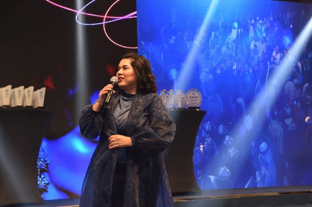 مي عمر تتغيب عن تكريمها كنجمة للجمال والأناقة لعام ٢٠٢٢