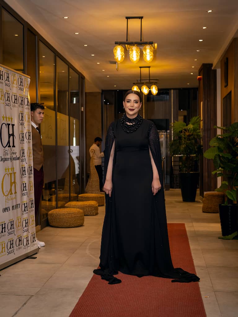 شكران مرتجى تخطف الأنظار على السجادة الحمراء في مهرجان إيمدغاسن السينمائي