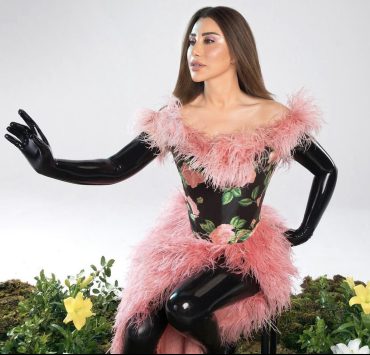 نجوى كرم تهدي أغنيتها الجديدة "لكل حدا charismatic"