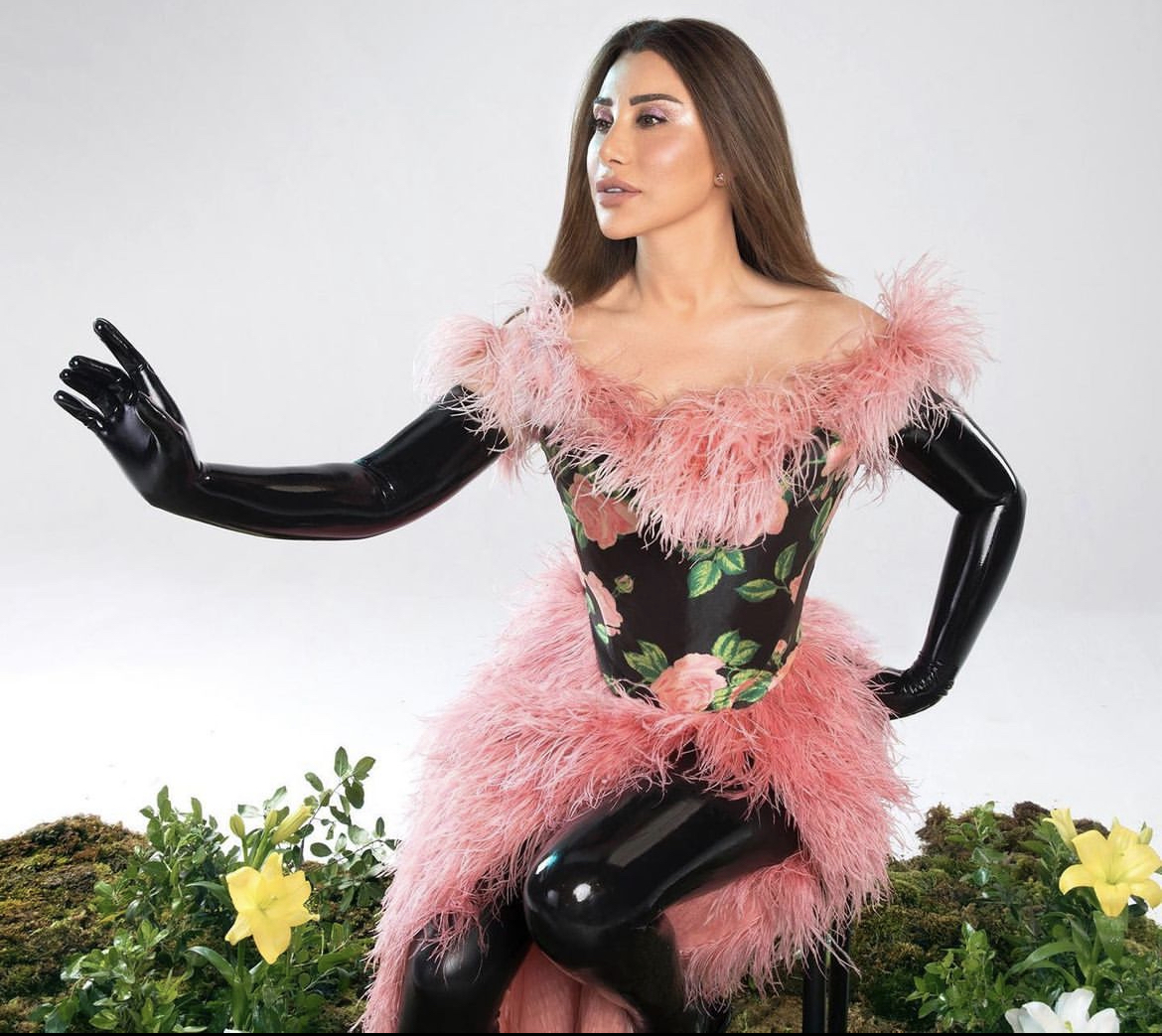 نجوى كرم تهدي أغنيتها الجديدة "لكل حدا charismatic"