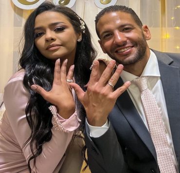 أسماء أبو اليزيد تعلن خطوبتها ..ومنى زكي أول المهنئين-صور