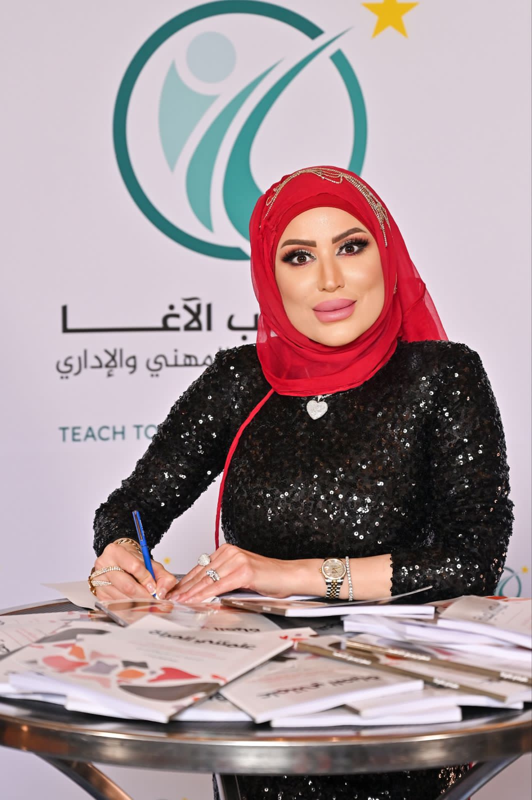 زينب الآغا تعلن عن افتتاح مركز للتدريب والتطوير وتوقع كتابها "علمتني الحياة"