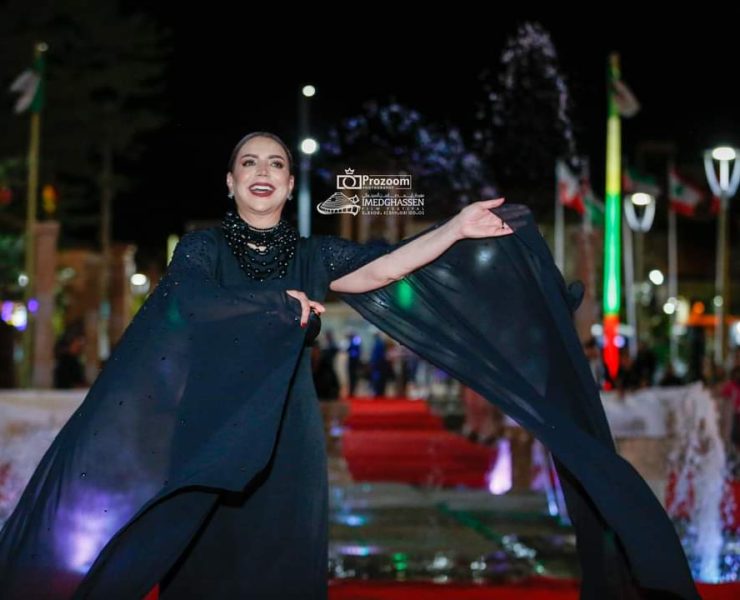 شكران مرتجى تخطف الأنظار على السجادة الحمراء في مهرجان إيمدغاسن السينمائي