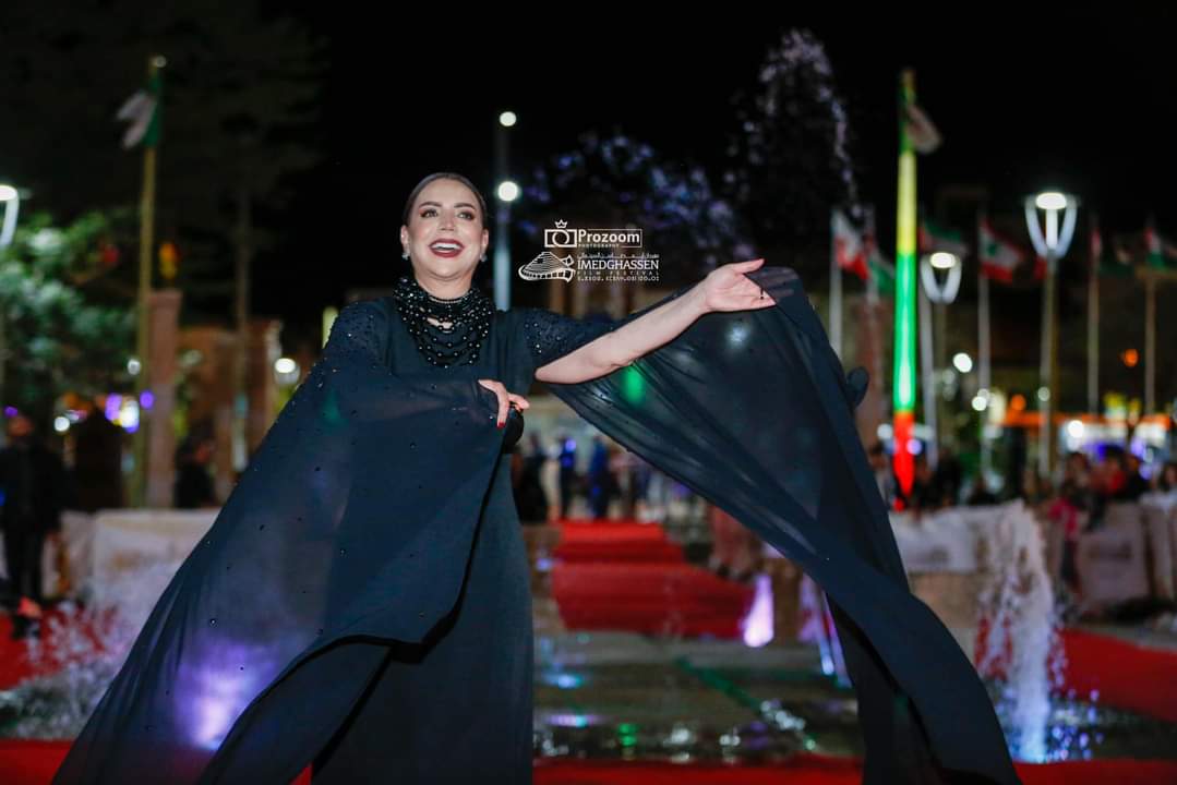 شكران مرتجى تخطف الأنظار على السجادة الحمراء في مهرجان إيمدغاسن السينمائي
