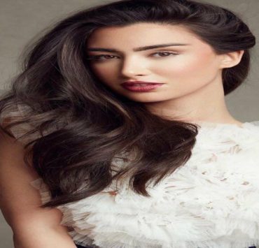 القفطان المغربي يحلق في سماء الـ "كان" بسبب صوفيا السعيدي