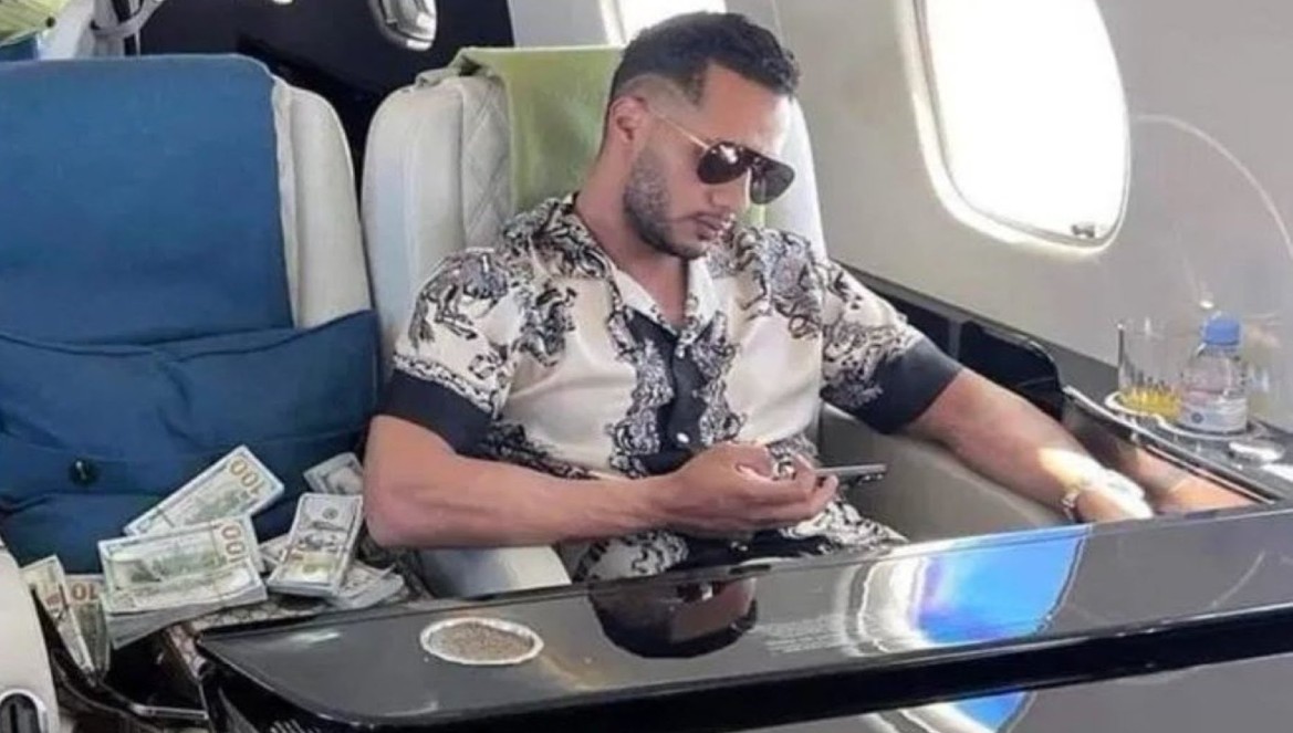 "الدولارات" تضع محمد رمضان في مرمى الانتقادات والأخير يقدم على خطوة إنسانية