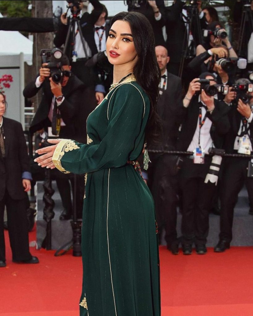 القفطان المغربي يحلق في سماء الـ "كان" بسبب صوفيا السعيدي
