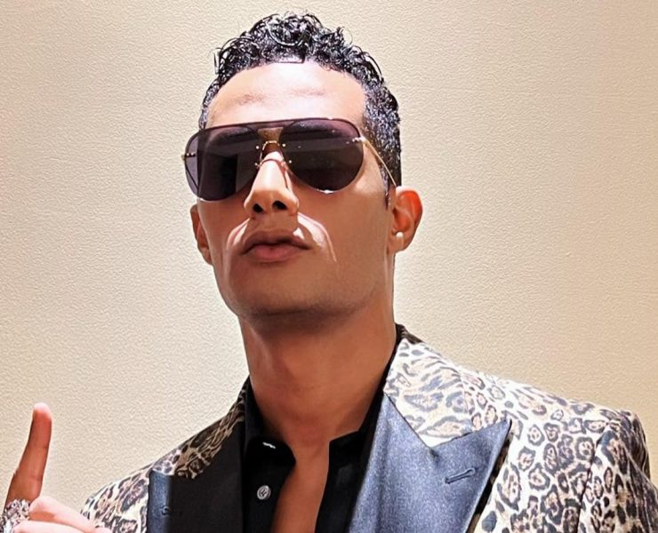 حشد جماهيري حول محمد رمضان منتصف الليل.. والسبب!