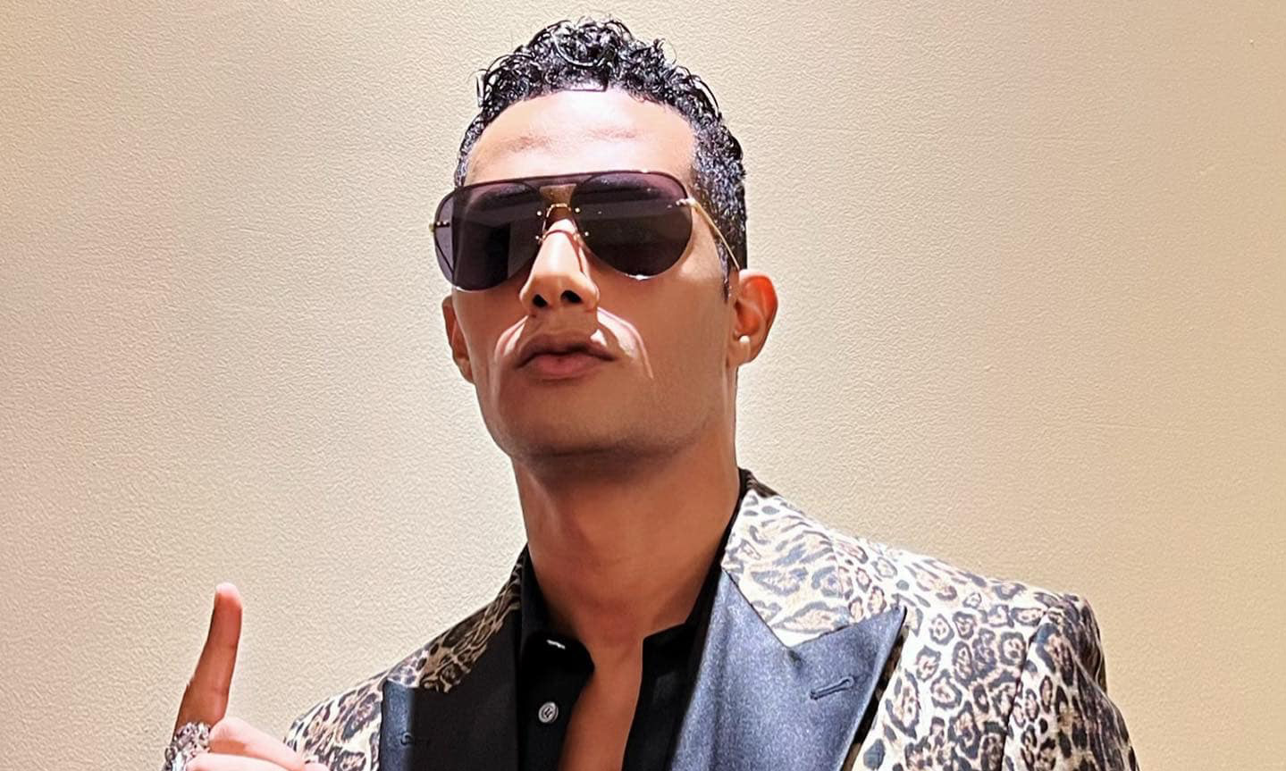 حشد جماهيري حول محمد رمضان منتصف الليل.. والسبب!