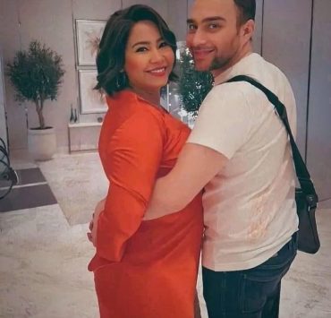 بقطعة كيك وقُبلة، شيرين عبد الوهاب تحتفل بعيد ميلاد زوجها