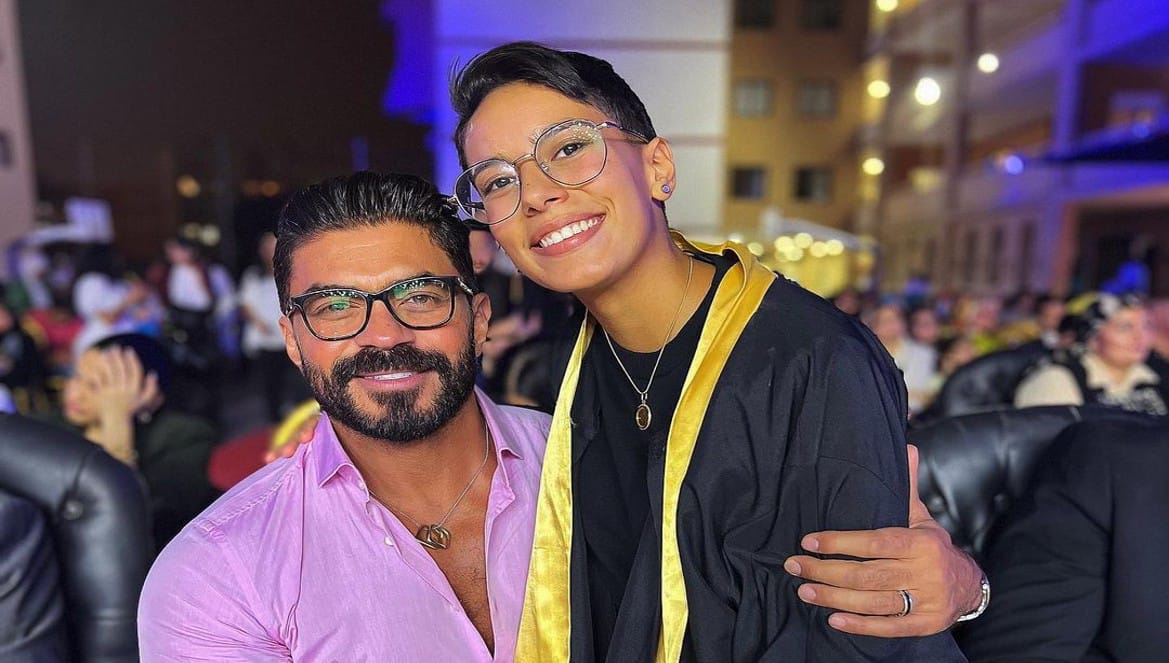 خالد سليم يحتفل بتخرج ابنته "نور"