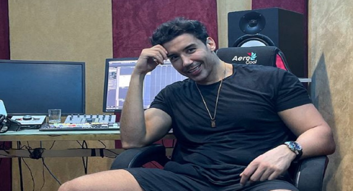 عادل إشبي يشوق جمهوره لجديده الفني