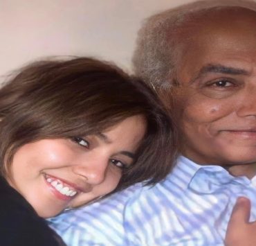 أول تعليق لـمي كساب بعد وفاة والدها-صورة