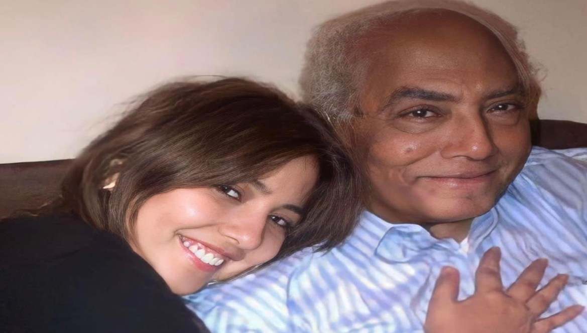أول تعليق لـمي كساب بعد وفاة والدها-صورة