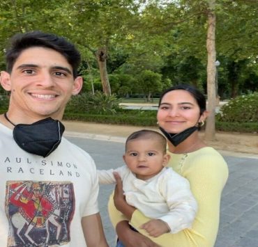 حقيقة انفصال الحارس المغربي ياسين بونو عن زوجته