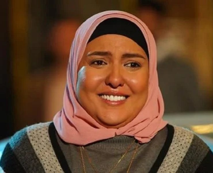 نُقل والدها للعناية المركزة.. مي كساب تطلب الدعاء
