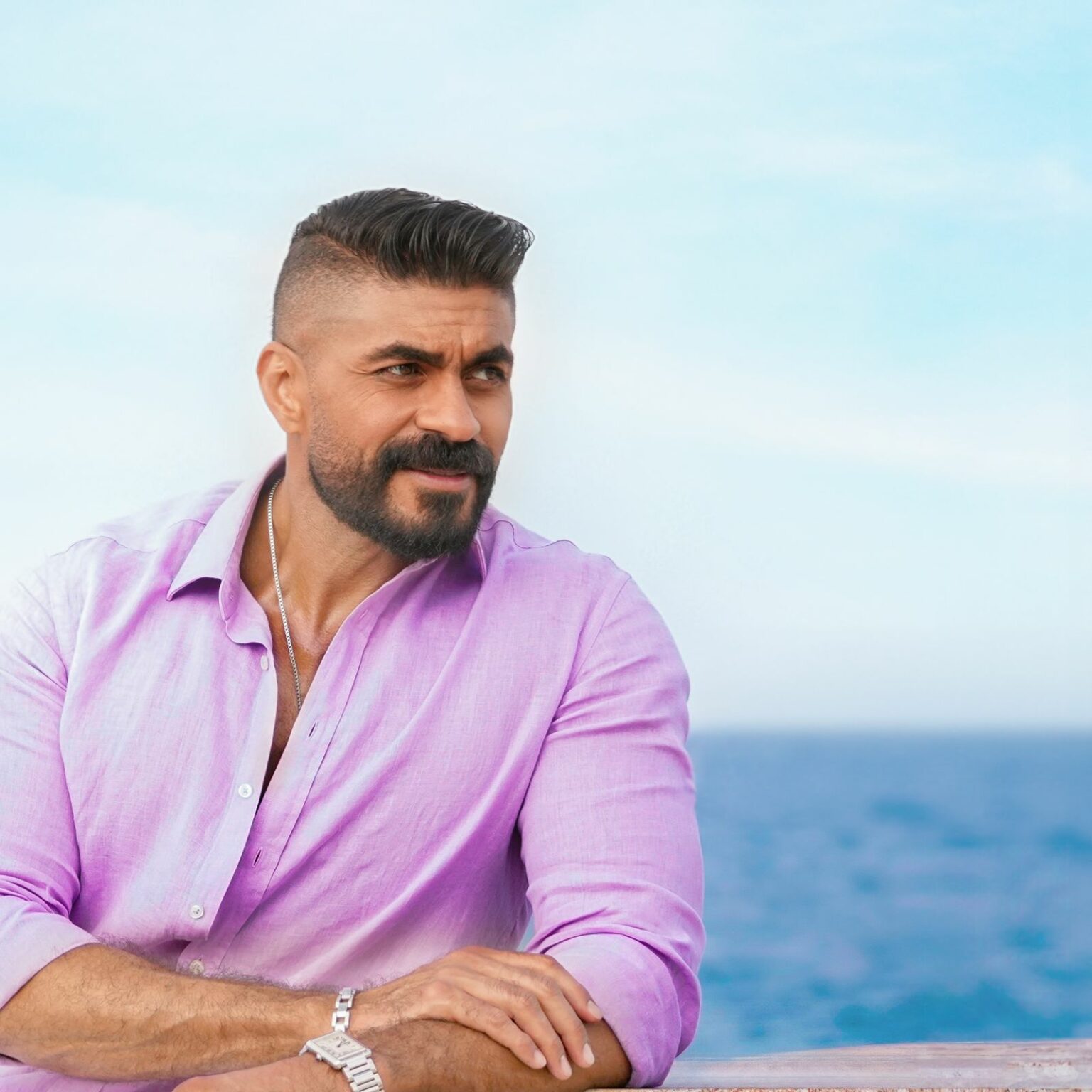 "في طريق الهوى".. خالد سليم يعود إلى جمهوره بأغنية طربية
