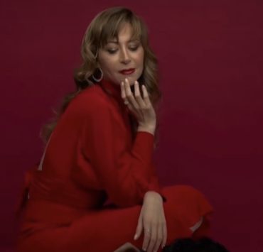 خلال العرض المسرحي "فرايداي".. منة شلبي تفاجئ جمهورها