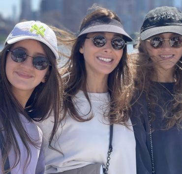 في جولة بحرية بنيويورك.. نانسي عجرم برفقة ابنتيها