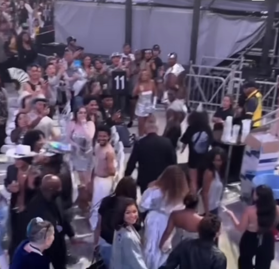 حفل بيونسيه ينفي الشائعات حول علاقة تيموثي وكايلي