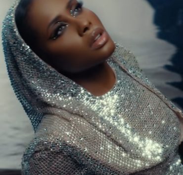 "مذللين الصعاب".. داليا تحتفل باليوم الوطني السعودي