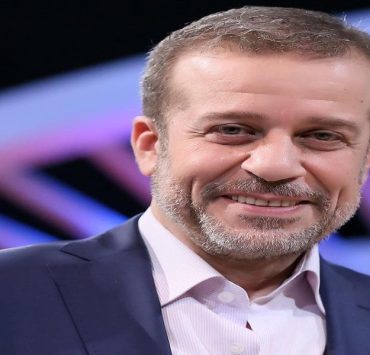 بسبب إهانة صحفية.. شريف منير يجر على نفسه الانتقادات -فيديو