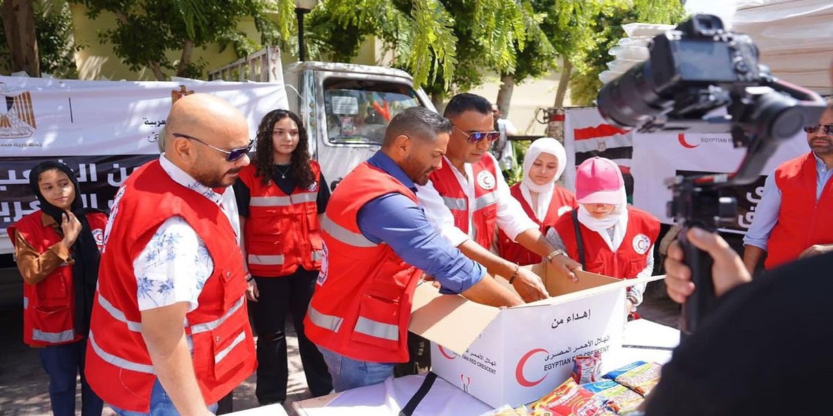 تامر حسني يقوم بخطوة إنسانية تجاه ضحايا المغرب وليبيا-صورة